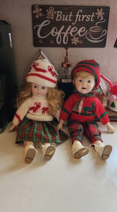 2 Christmas Porcelain Dolls 🎄