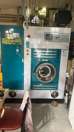 Dry cleaning machine