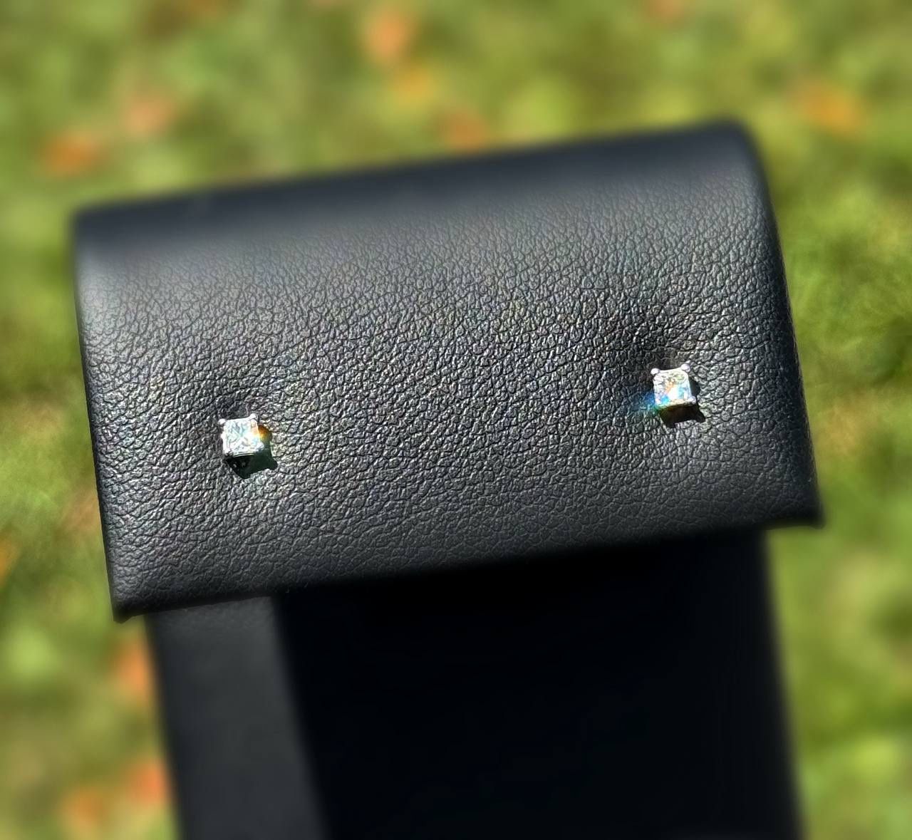 Jewelry 14k solid white gold 0.16CTW natural diamond stud earrings