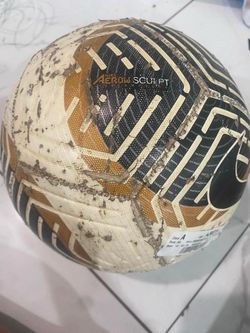 Nike Strike Aerowsculpt Pro Soccer Ball Size 5 White/Gold/Black