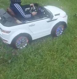 One Seater White Car For Kids Lights Up And Can Play Music