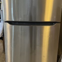 Frigidaire Refrigerator 