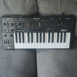 Behringer MS-1 Synthesizer