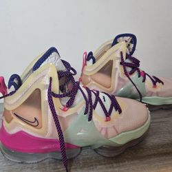 LeBron Valentines Mike's 7.5