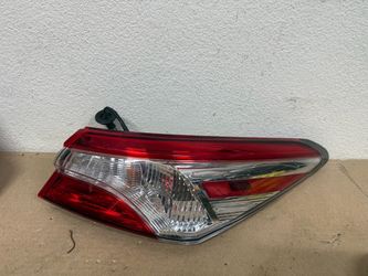 2018-2020 TOYOTA CAMRY TAIL LIGHT RIGHT SIDE OEM