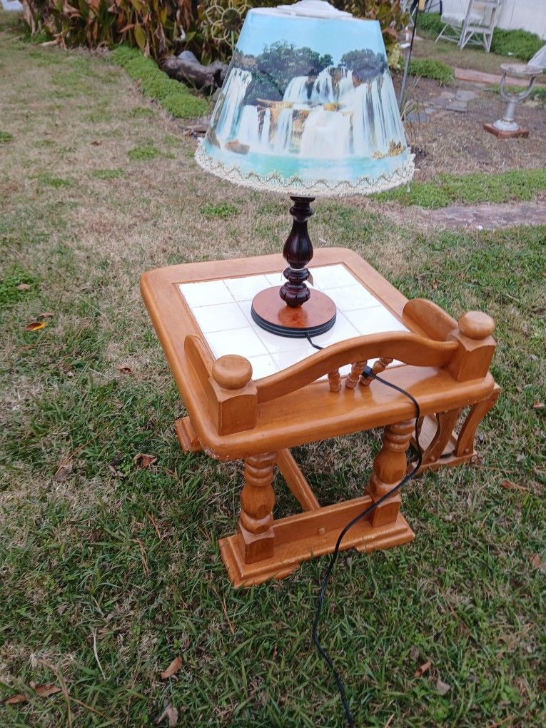 Table / Lamp & Magazine Rack