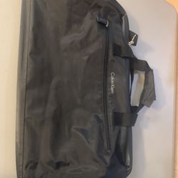 **** CALVIN KLINE DUFFLE BAG