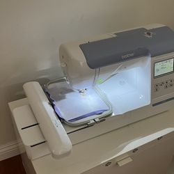 Embroidery machine PE800, only used three times.
