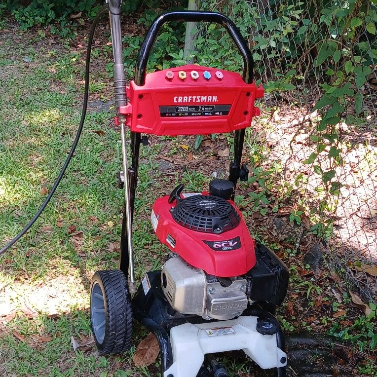 Craftsman 3200-psi 2.4 gpm cold water gas pressure washer with five tips