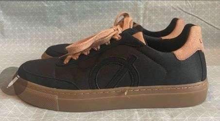 Loci new 38EU, W7.5US, Black Low-Top Sneakers with Gum Sole