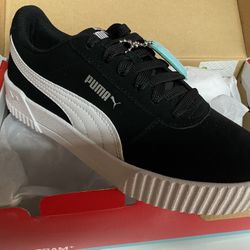 PUMA  Size: 6W