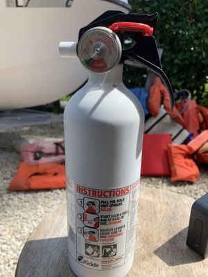 Photo Fire extinguisher 🧯Free boat ladder when you buy