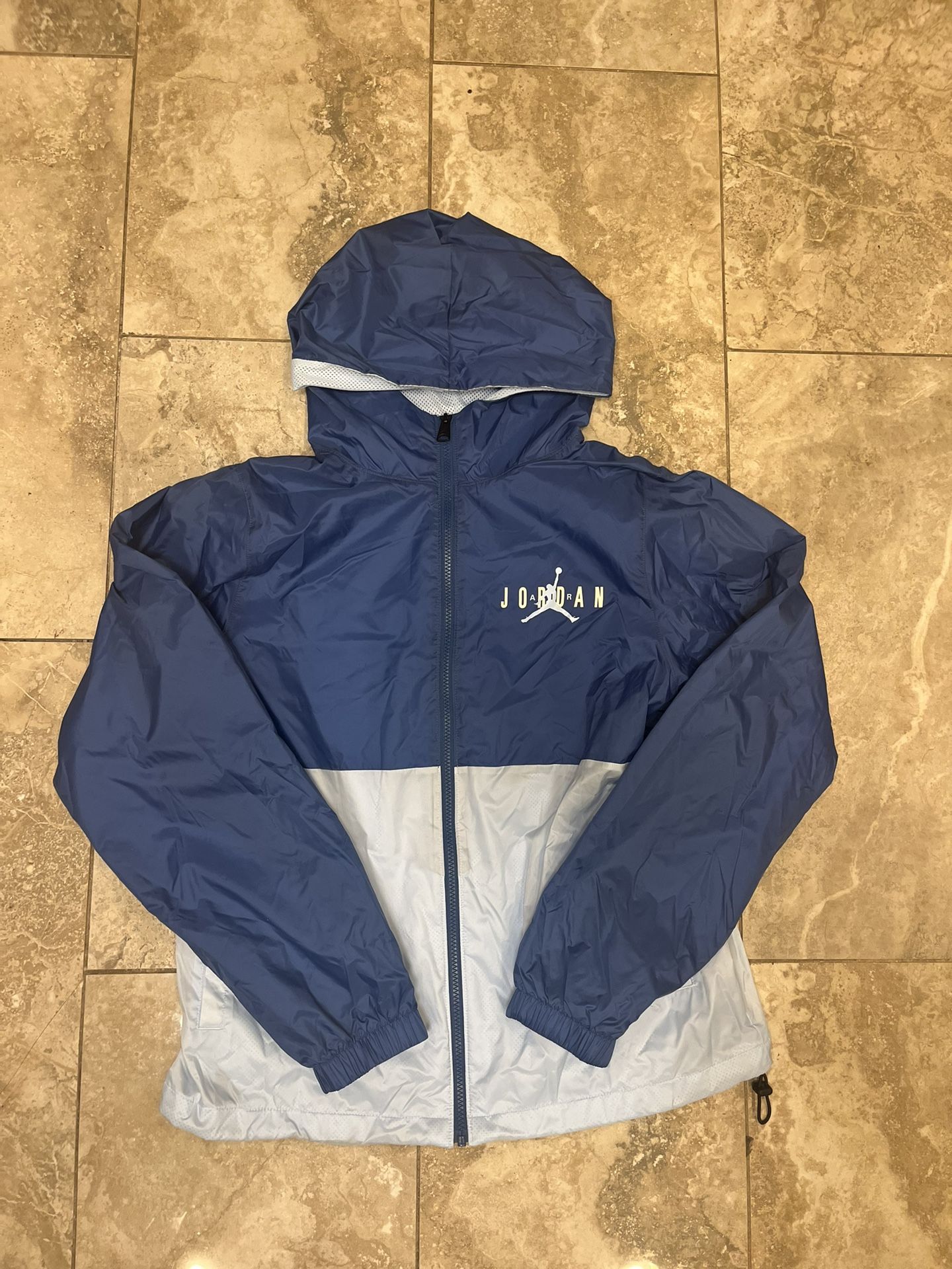 Nike Air Jordan ‘UNC BLUE’ Windbreaker DV7650-485 Men’s White/UNC Size Medium
