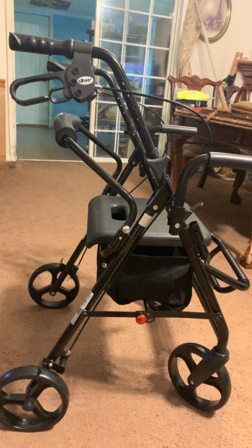 Drive Walker W/Seat solofficialkw.com