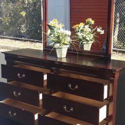 Solid Wood Long Dresser With Big Drawers, Big Mirror. Drawers Sliding Smoothly. Delivery Available 