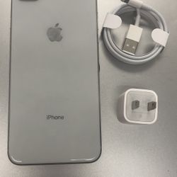 Factory unlocked apple iphone 8 plus 64 gb , store warranty 