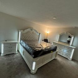 QUEEN/KING BRAND NEW BEDROOM SET WITH PILLOW TOP MATTRESS SAME DAY DELIVERY 