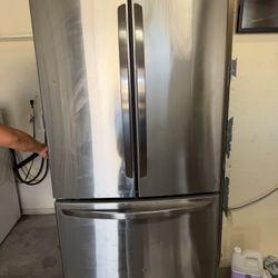Refrigerator 