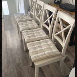 Kitchen Round table and chairs