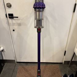 Dyson V11 Cordless.  Vacuum Cleaner