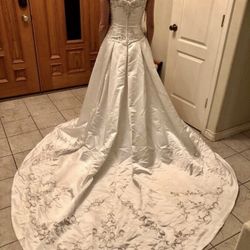 Accepting Offers ! 😊Brand New Wedding gown 