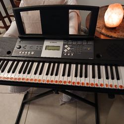 Yamaha YPT-230 61-Key Electronic Keyboard with stand