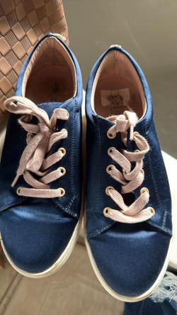 Women’s tenis size 8.5