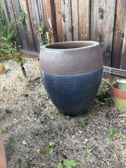 round blue planter