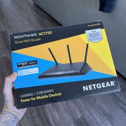 NETGEAR Nighthawk Smart Wi-Fi Router, R6700 - AC1750 Wireless Speed Up to 1750 Mbps | Up to 1500 Sq Ft Coverage & 25 Devices | 4 x 1G Ethernet and 1 x