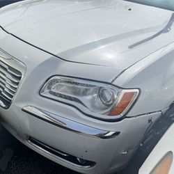 2013 Chrysler 300 FOR PARTS