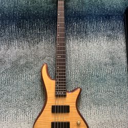 Schecter Stilleto custom 5 string active bass