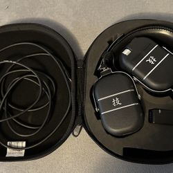 BOSS Waza-Air Wireless Headphone Guitar Amp With Protective Case