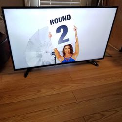 *Read Info* 40 In. Philips Roku Smart TV W/Remote