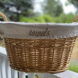 Wicker Basket For Towels With Liner