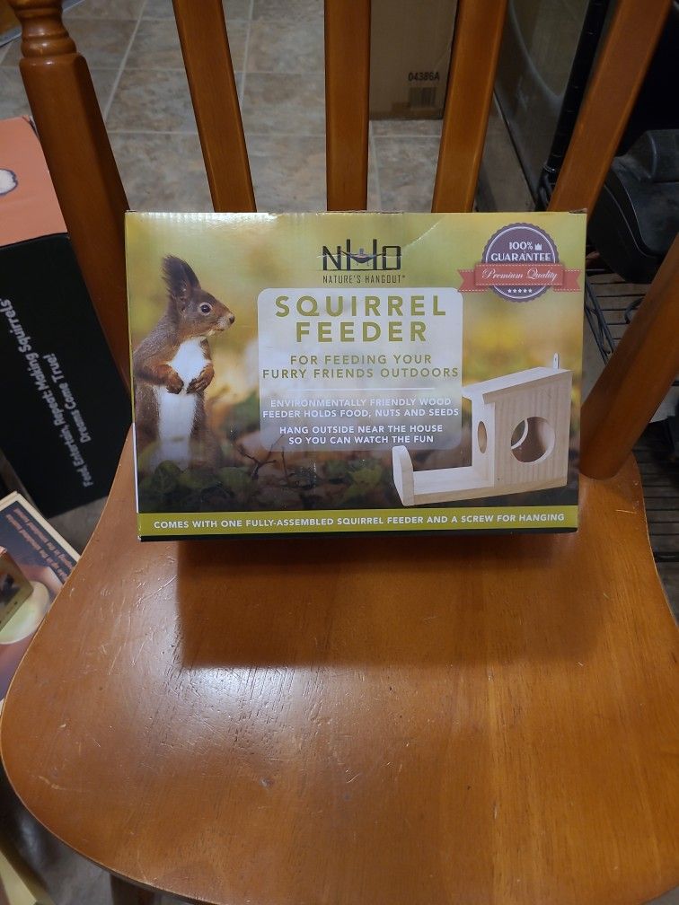 Squirrel Feeder 