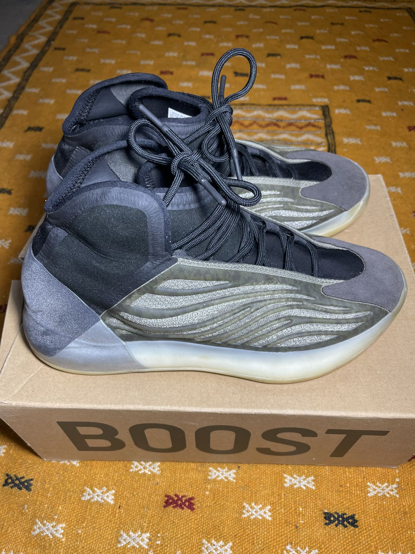 Yeezy QNTM Basketball sneaker sz 12.5