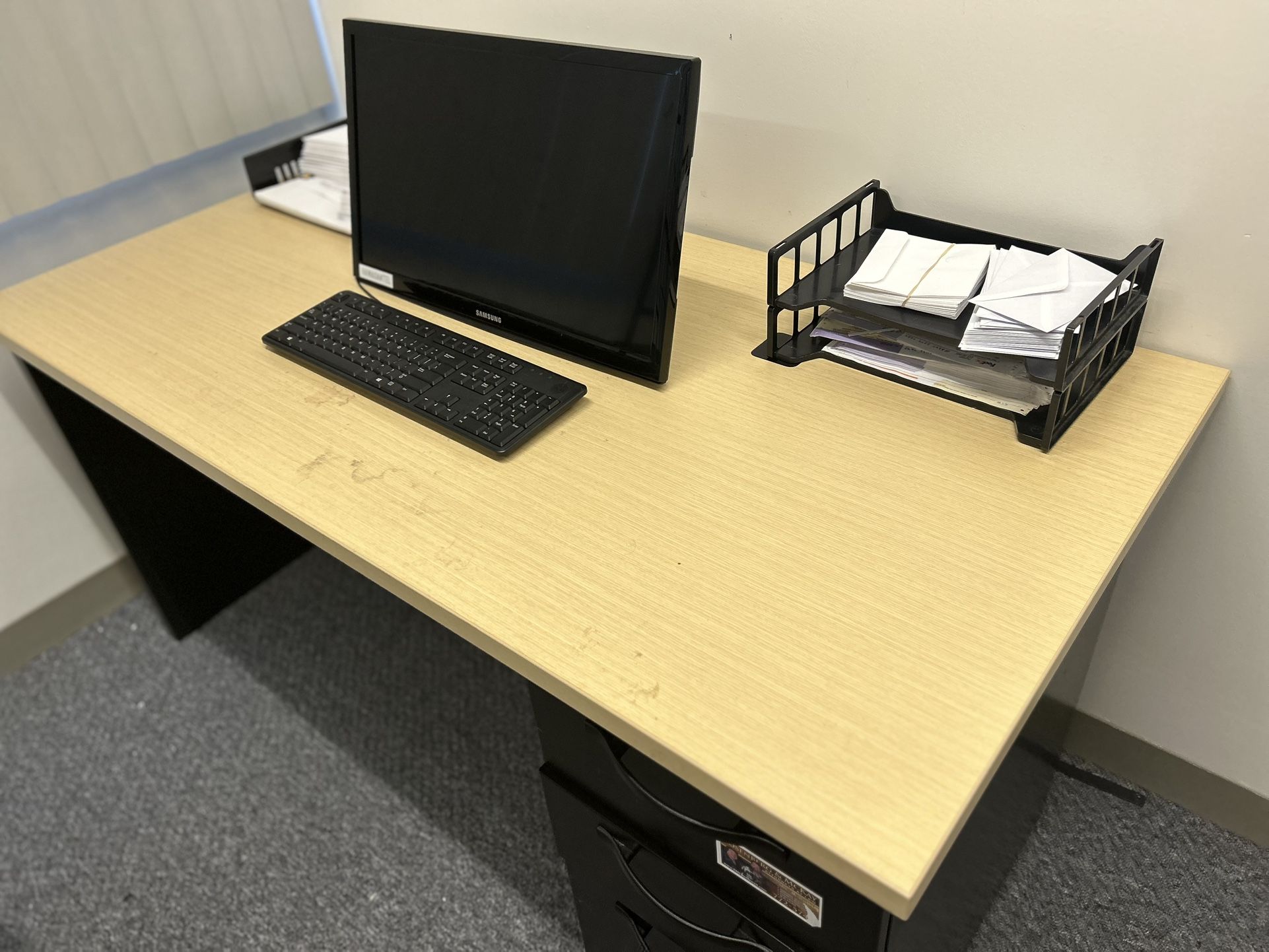 Office desk really nice. Trade for fish tank.