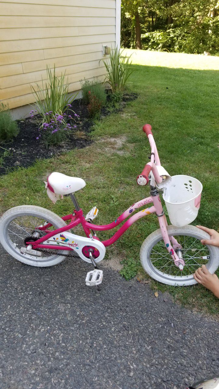 Girls Trek Mystic bike bicycle with FREE Unicorn Helmet