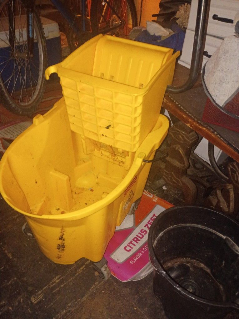 Rubbermaid Mop Bucket With Wringer