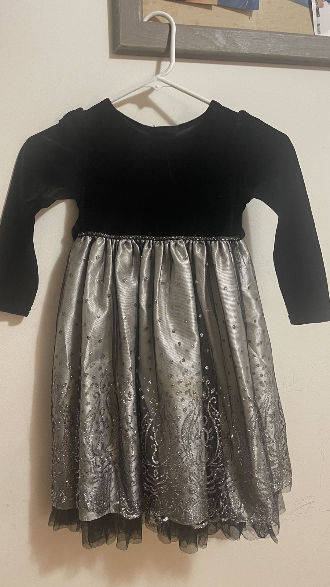 Girls' Black Velvet Dress size 5 T check more pictures