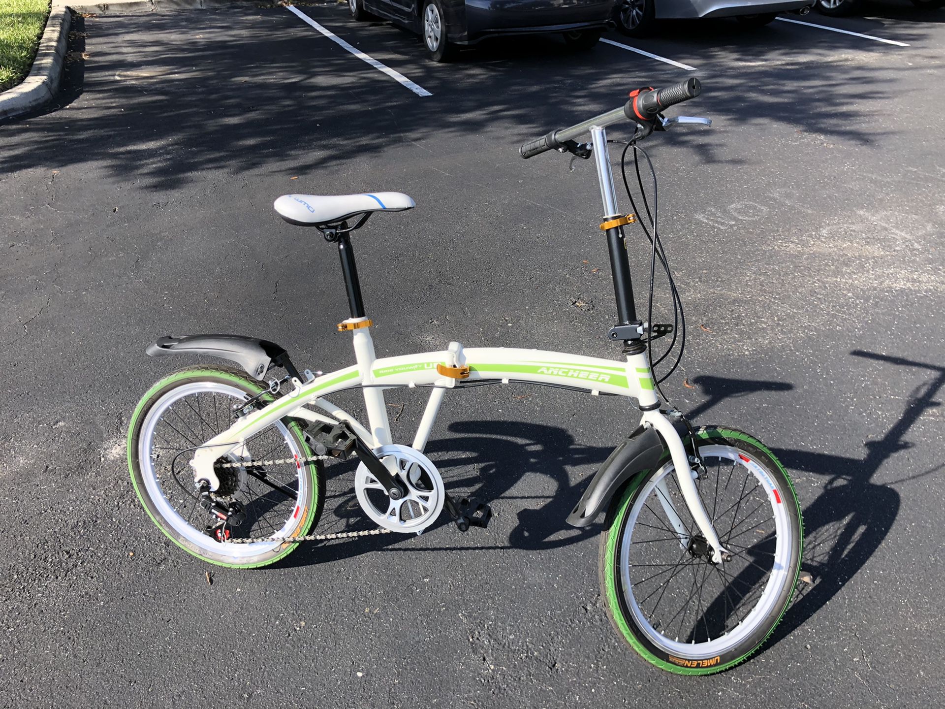 Folding bike. Absolutely new. Never been used.