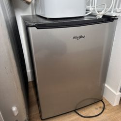 Whirlpool Mini fridge stainless steel
