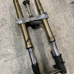 2007 Suzuki forks
