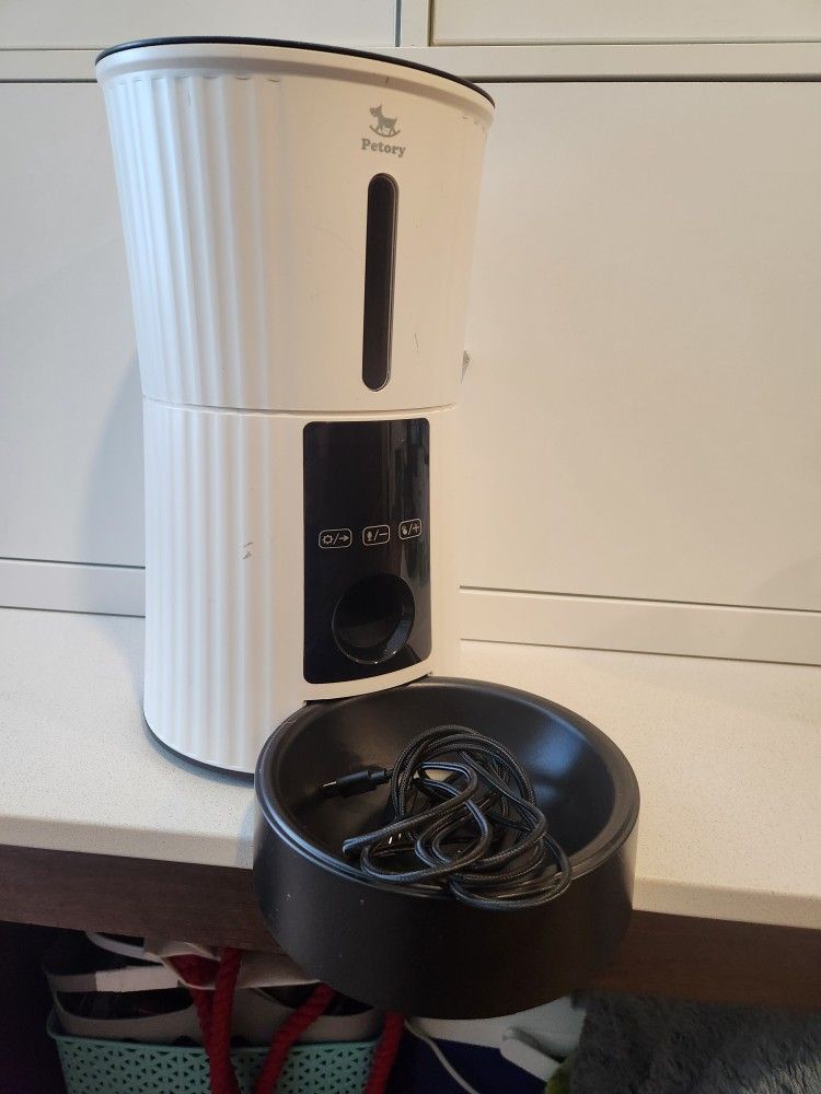 Timed Pet Feeder