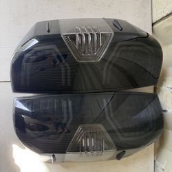 Toyota tundra taillight year 2014 to 2021