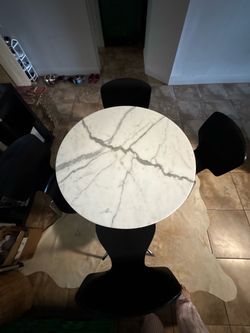 Marble Round Table 36’