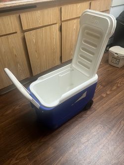 IGLOO 35 Q  Ice chest with wheels