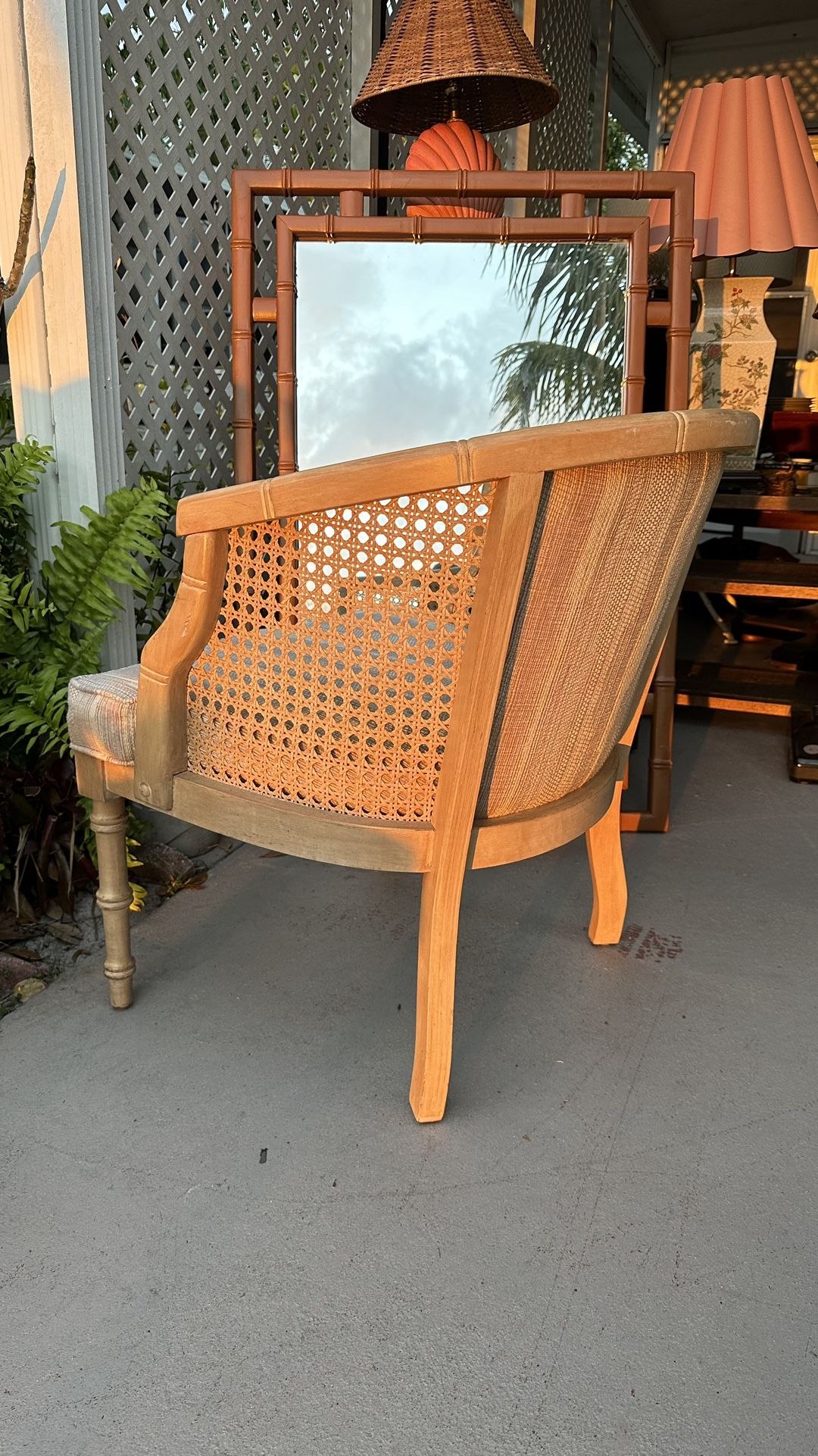 Rounded Back Caned Top Cushion, Seat Chair
