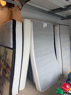 Bed, mattress king size