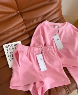 Lо Pink Crop Sweatshirt and Shorts Set
